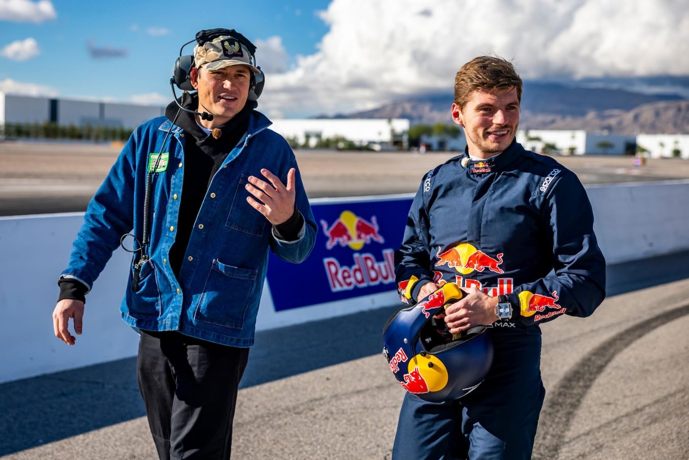 Ford: Max Verstappen και Arvid Lindblad οδηγούν 12 «θρύλους» 100+ ετών στην πίστα (+video)